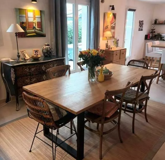 تختخواب و صبحانه Jolie Petite Suite Côte D Azur