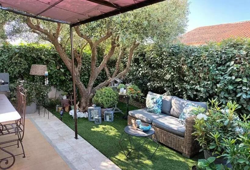 تختخواب و صبحانه Jolie Petite Suite Côte D Azur