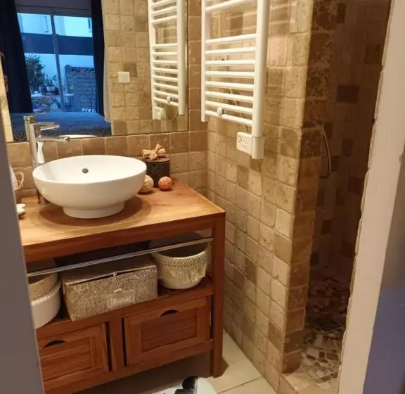 تختخواب و صبحانه Jolie Petite Suite Côte D Azur