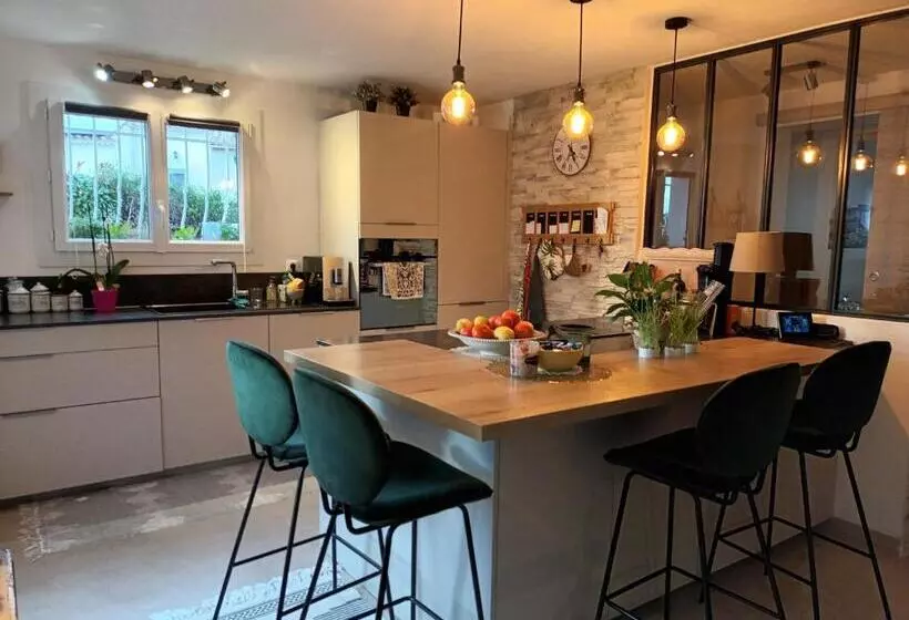 تختخواب و صبحانه Jolie Petite Suite Côte D Azur