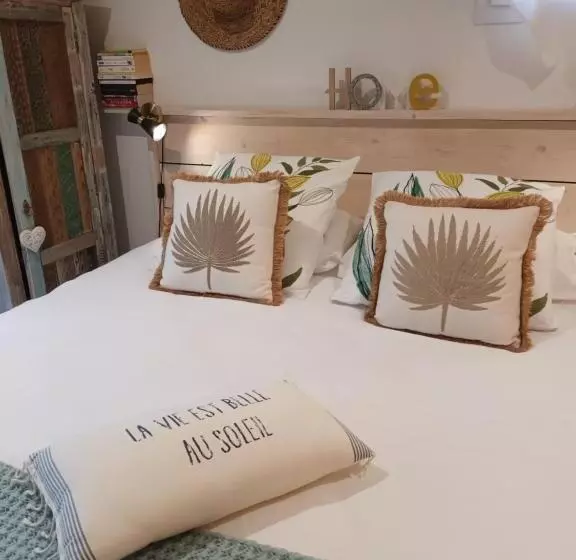 تختخواب و صبحانه Jolie Petite Suite Côte D Azur