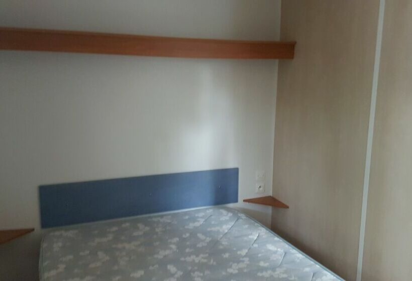 בית מלון כפרי Camping Les Airelles