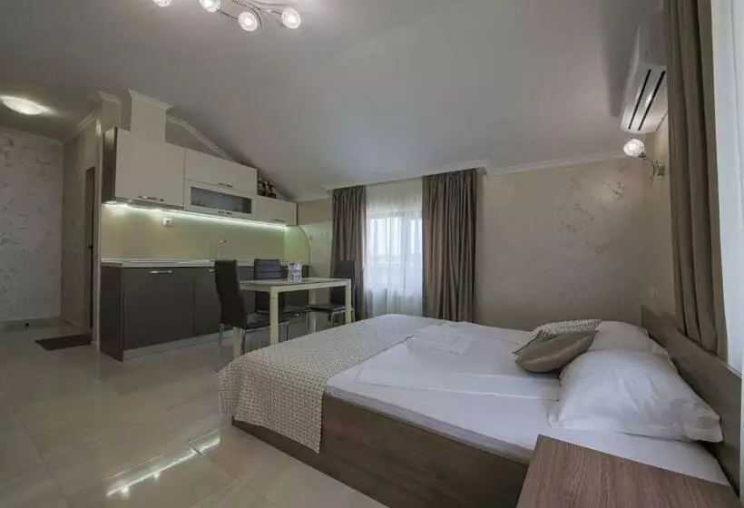 ペンション Guesthouse Phoenix