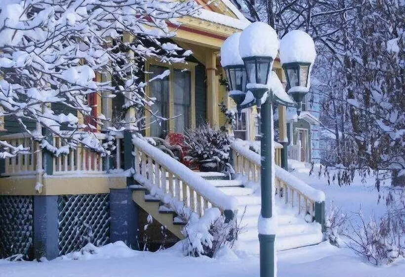 Rothesay House Heritage Inn B&b