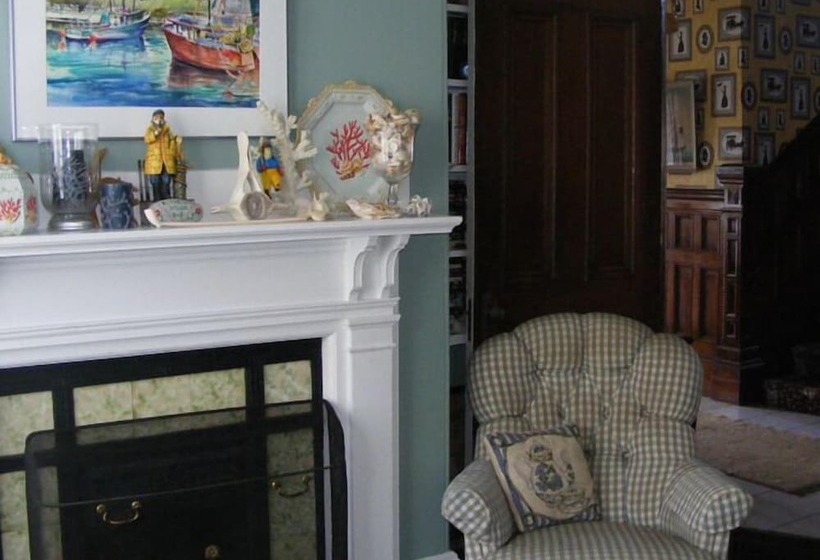 Rothesay House Heritage Inn B&b