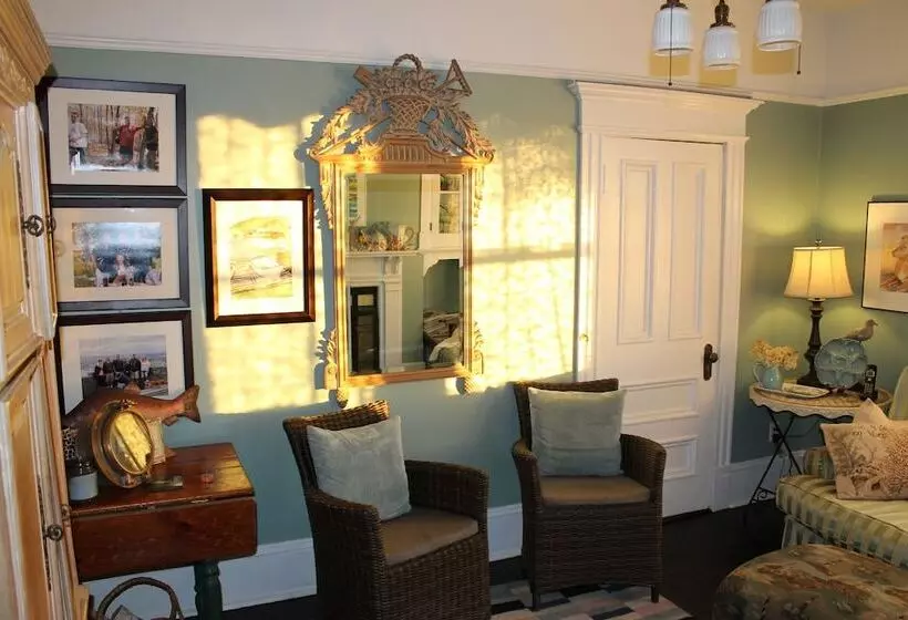 Rothesay House Heritage Inn B&b