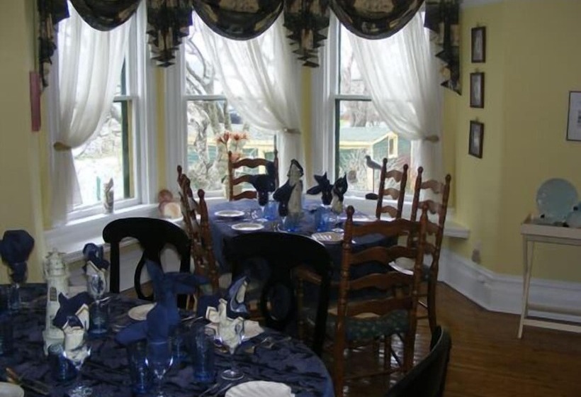 Rothesay House Heritage Inn B&b