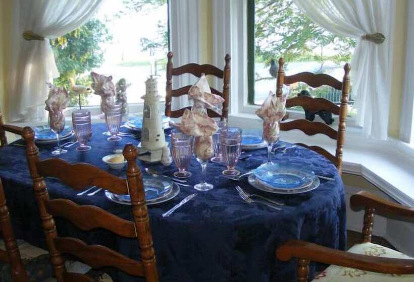 Rothesay House Heritage Inn B&b