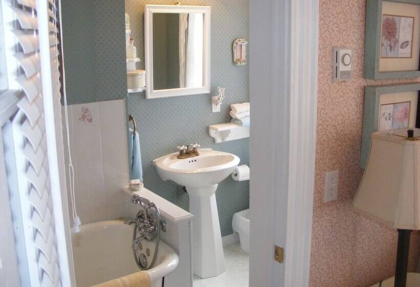 Rothesay House Heritage Inn B&b