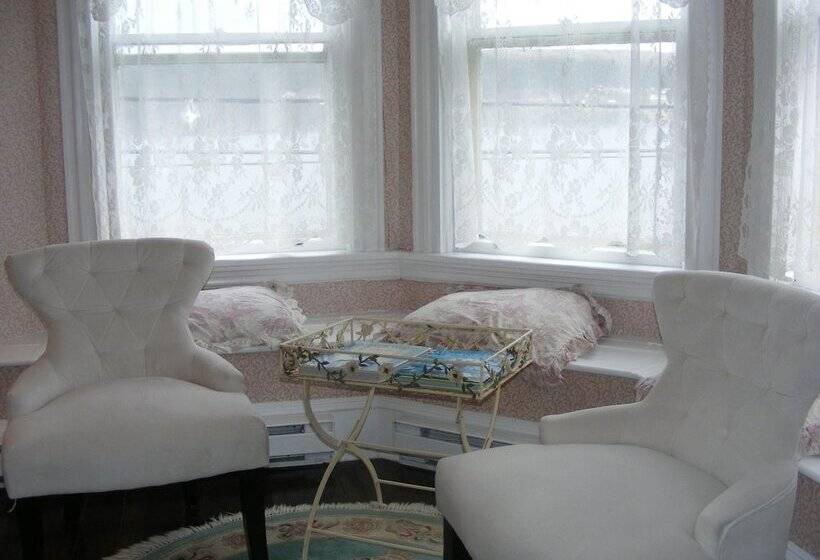 Rothesay House Heritage Inn B&b