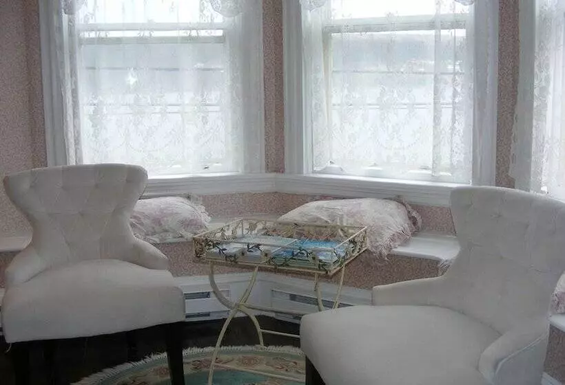 Rothesay House Heritage Inn B&b