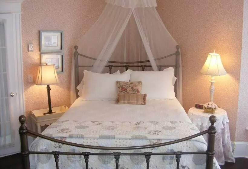 Rothesay House Heritage Inn B&b