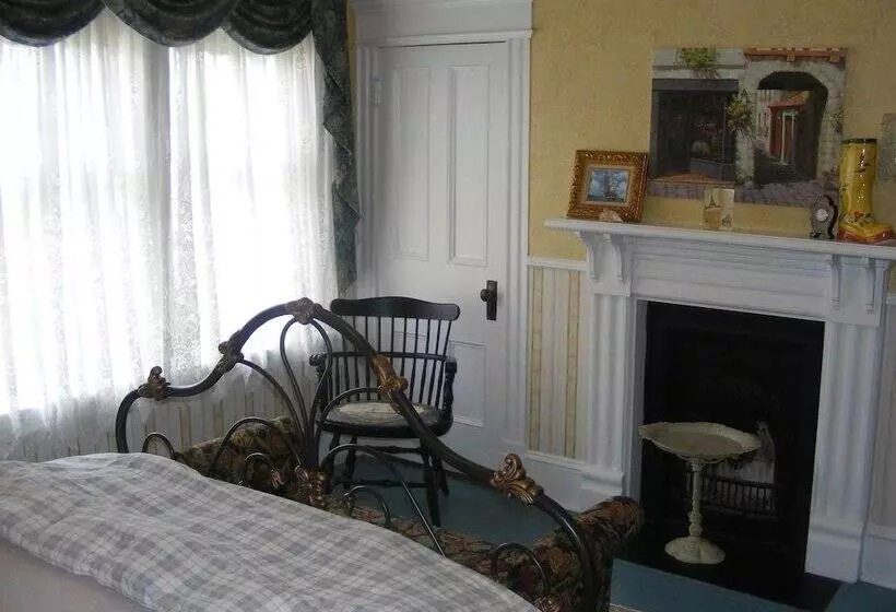 Rothesay House Heritage Inn B&b