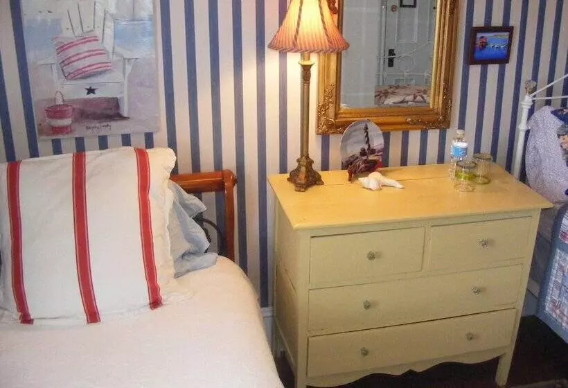 Rothesay House Heritage Inn B&b