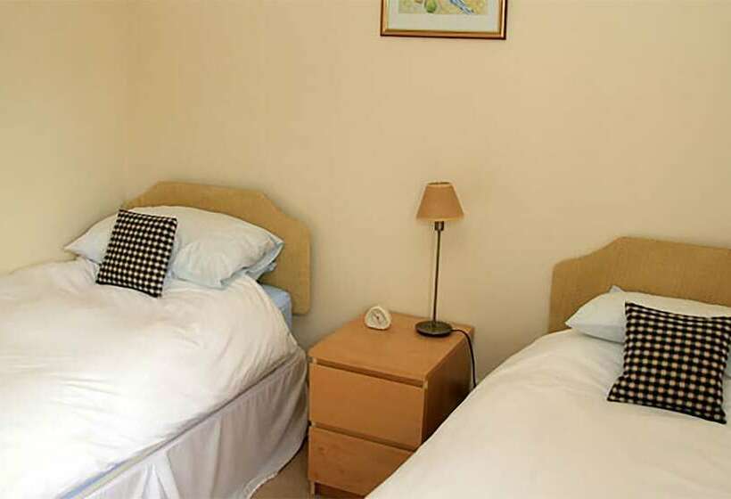 تختخواب و صبحانه Westacre Lodge Self Catering Chalet