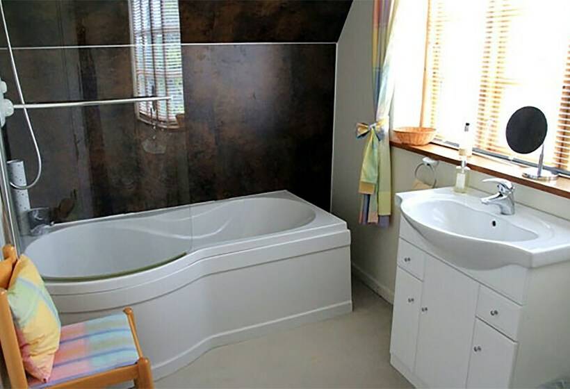 تختخواب و صبحانه Westacre Lodge Self Catering Chalet