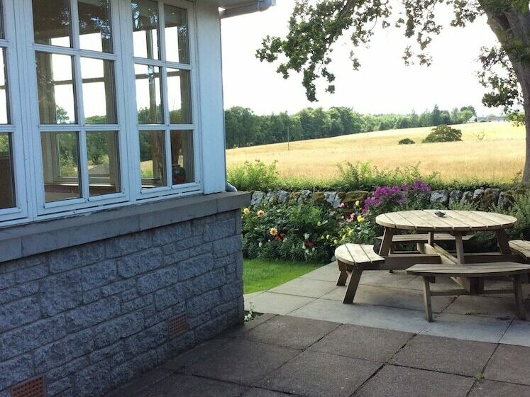 تختخواب و صبحانه Westacre Lodge Self Catering Chalet