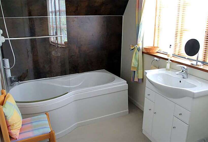 تختخواب و صبحانه Westacre Lodge Self Catering Chalet