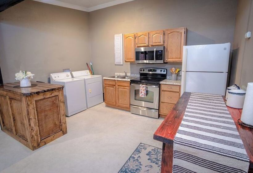 Big Studio Near Downtown With All Amenities