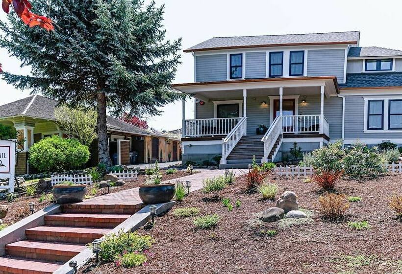 Redtail Suites~ Red  Mccall Suite~tesla Station