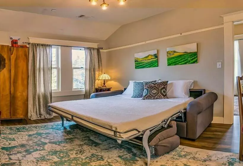 Redtail Suites~ Red  Mccall Suite~tesla Station