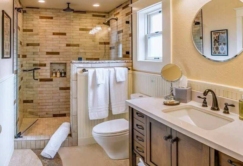 Redtail Suites~ Red  Mccall Suite~tesla Station