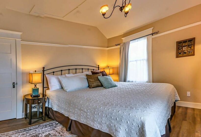 Redtail Suites~ Red  Mccall Suite~tesla Station