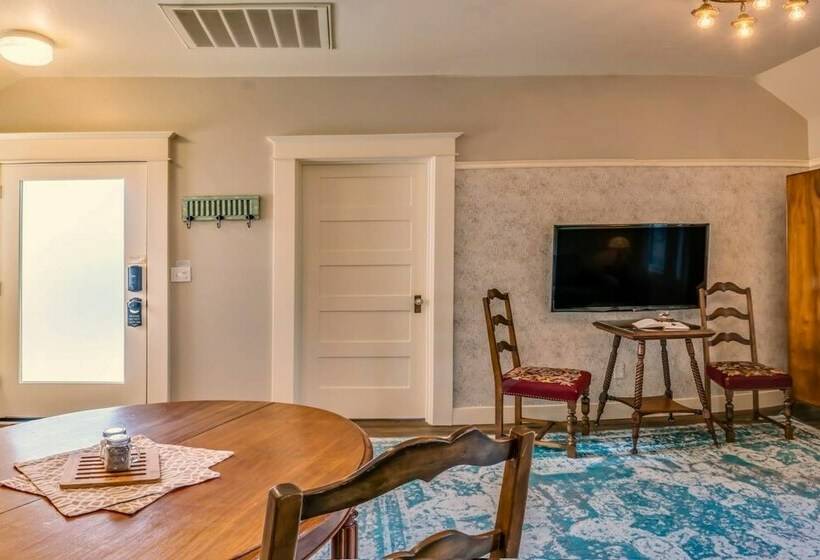 Redtail Suites~ Red  Mccall Suite~tesla Station