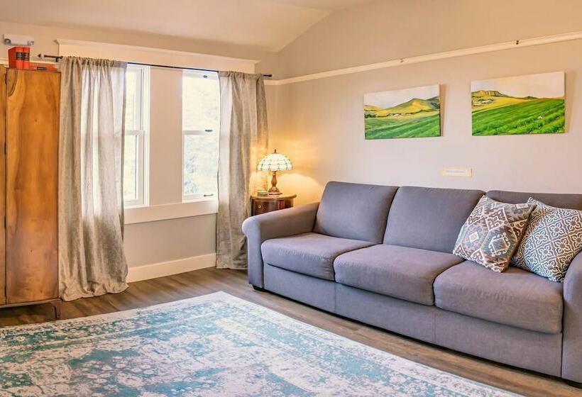 Redtail Suites~ Red  Mccall Suite~tesla Station