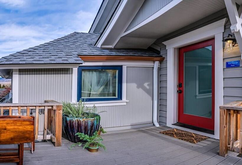 Redtail Suites~ Red  Mccall Suite~tesla Station