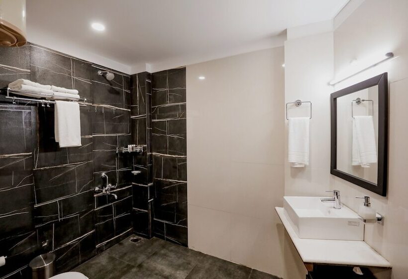 בית מלון כפרי Regenta Resort Madhuganga Ukhimath