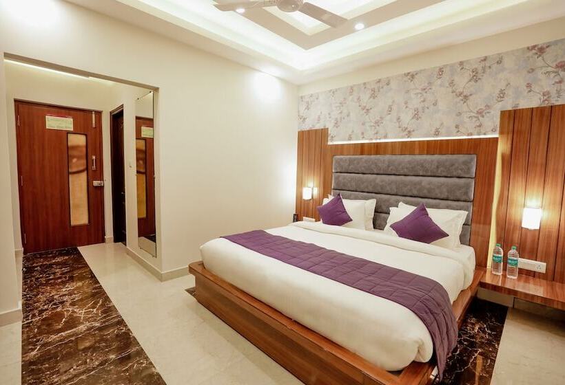 בית מלון כפרי Regenta Resort Madhuganga Ukhimath