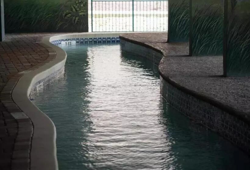 هتل Sand Castle Resort By Patton Hospitality