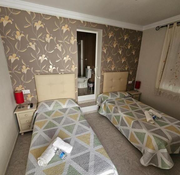 פנסיון Hostal Sevillana Costa