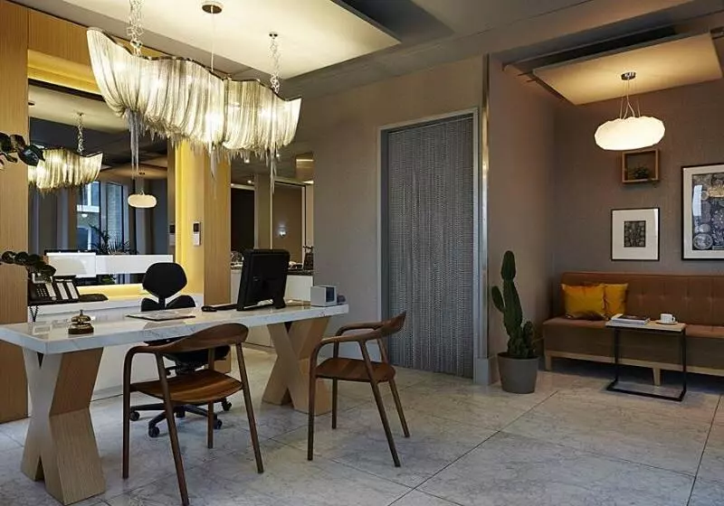 Отель Amadi Park