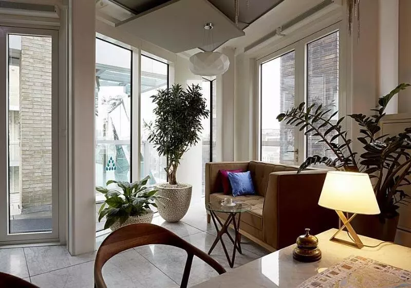 Отель Amadi Park