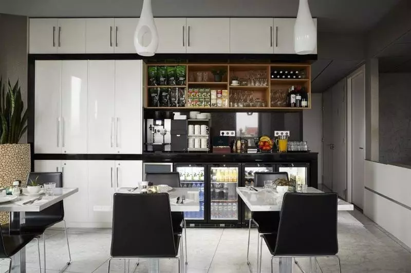 Отель Amadi Park