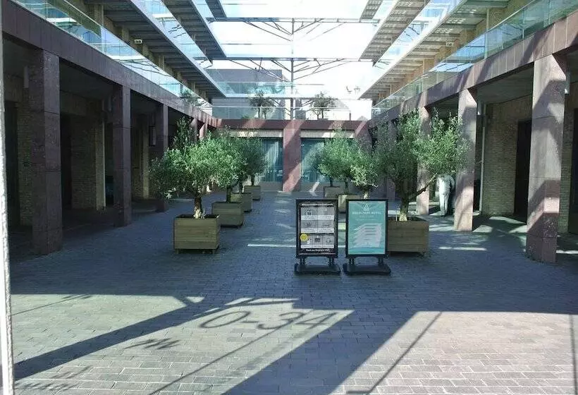 Отель Amadi Park