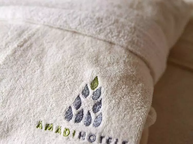 Отель Amadi Park