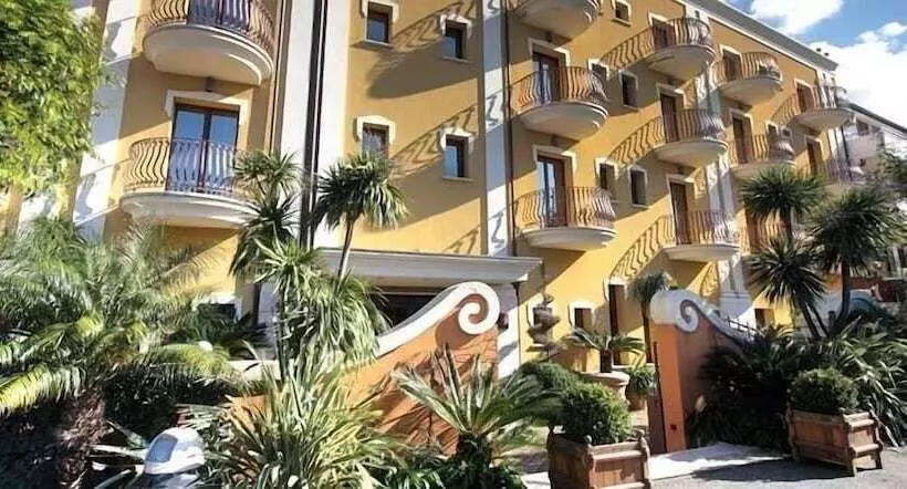 هتل Cala Del Porto