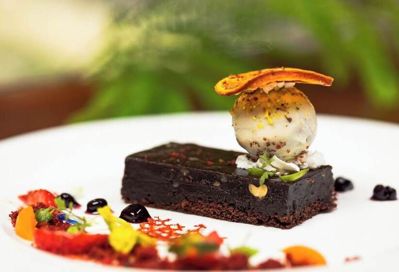 هتل Canareef Resort Maldives