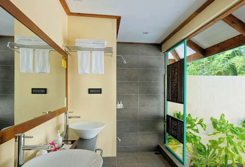 هتل Canareef Resort Maldives