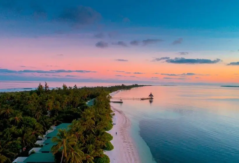 هتل Canareef Resort Maldives