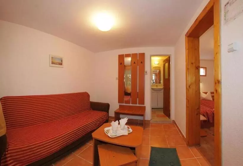 هتل Cazare Casa Cristina