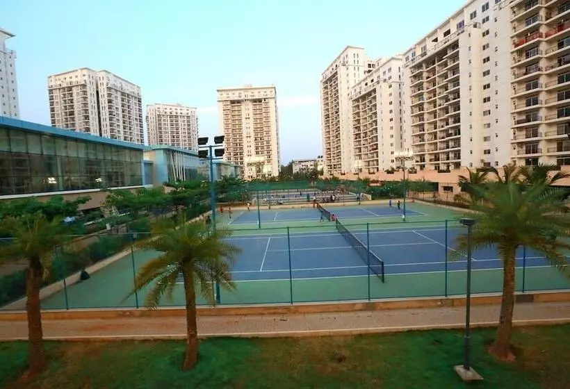 هتل Crest Executive Suites