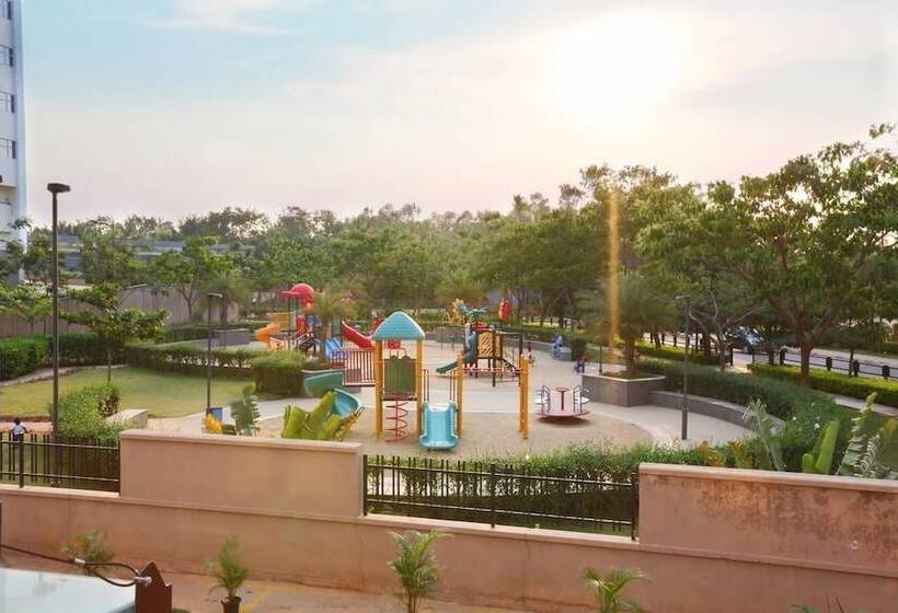 هتل Crest Executive Suites