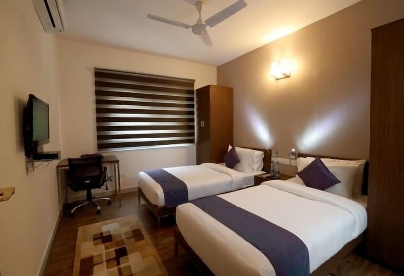 هتل Crest Executive Suites