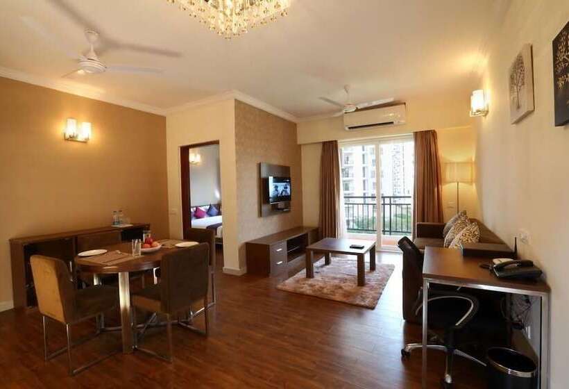 هتل Crest Executive Suites