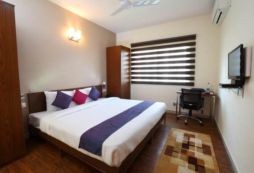 هتل Crest Executive Suites