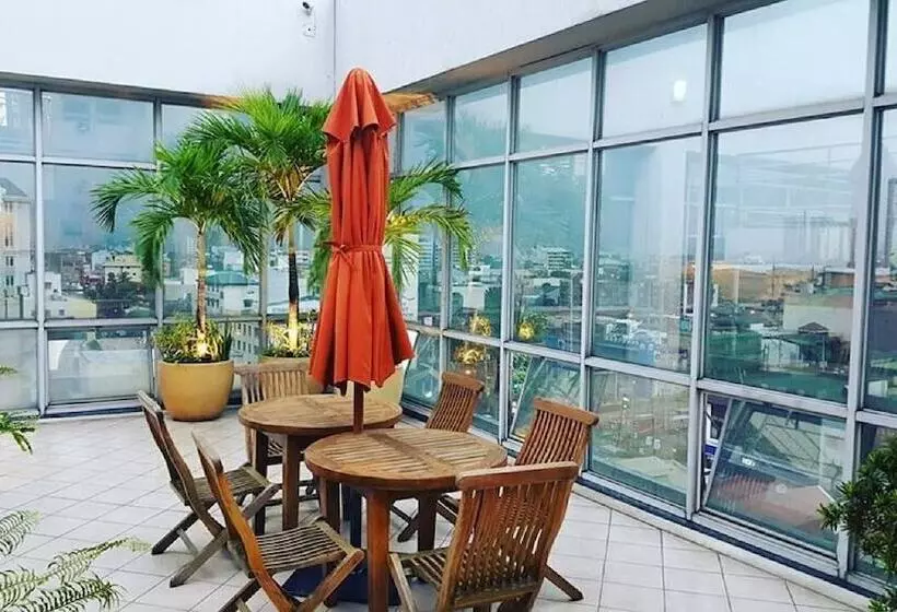 Отель Herald Suites Solana